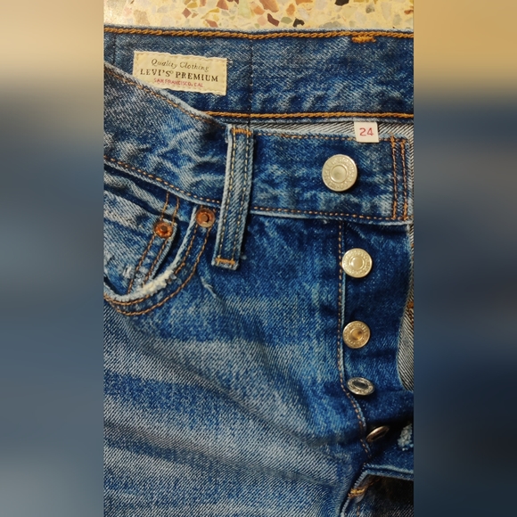 Levi's denim skirt - Picture 3 of 6